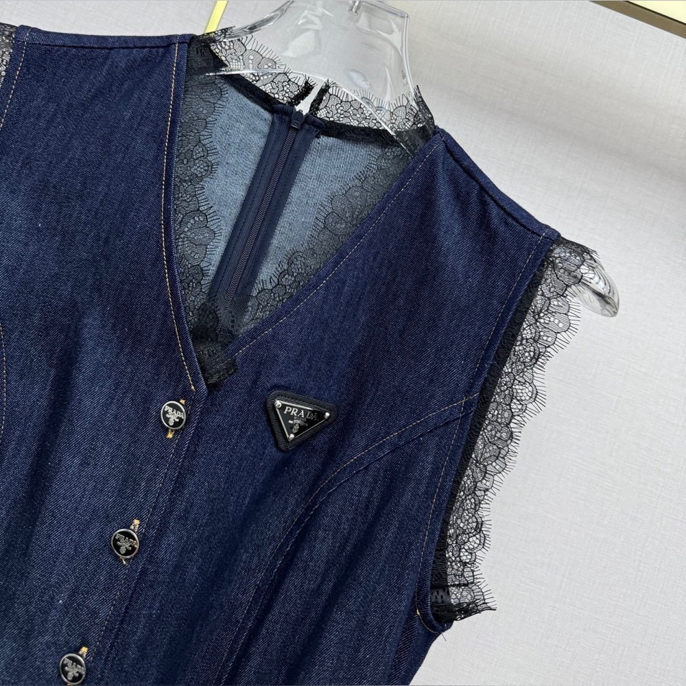 Prada lace-neck denim dress paired with a belt - Picture 4 of 7